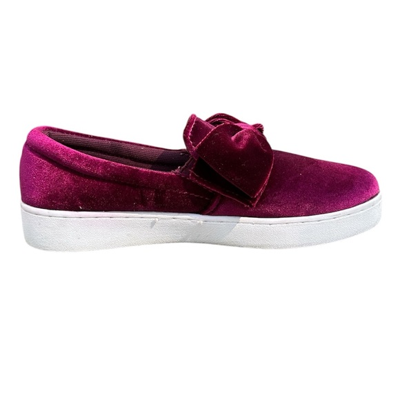 Issac Mizrahi Burgundy Velvet Slip-On Sneakers with Bow size 6 - Picture 1 of 6